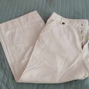 Women's White Capri. Size 12.